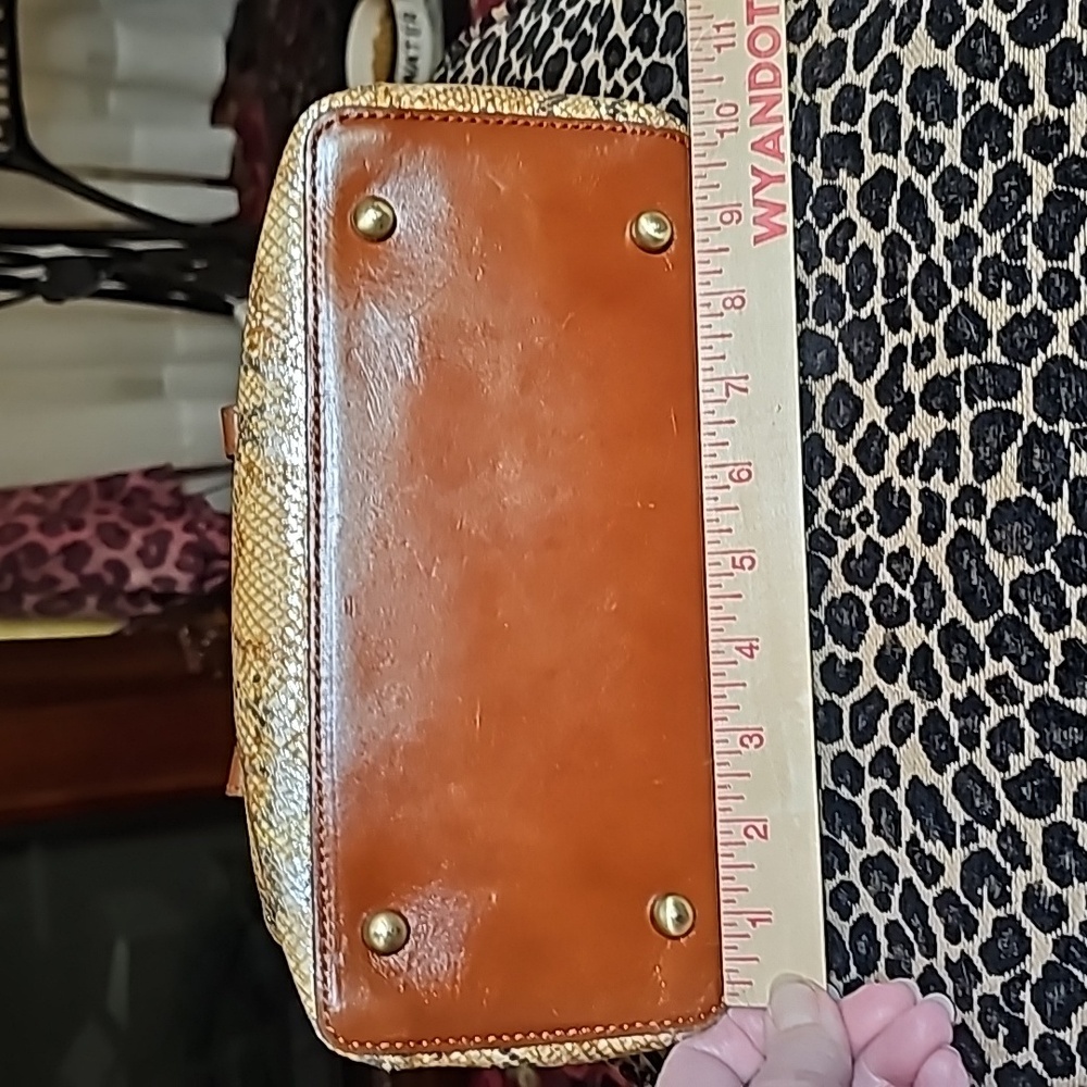 Patricia Nash 10th anniversary silver and tan metallic bag. - Picture 3 of 11